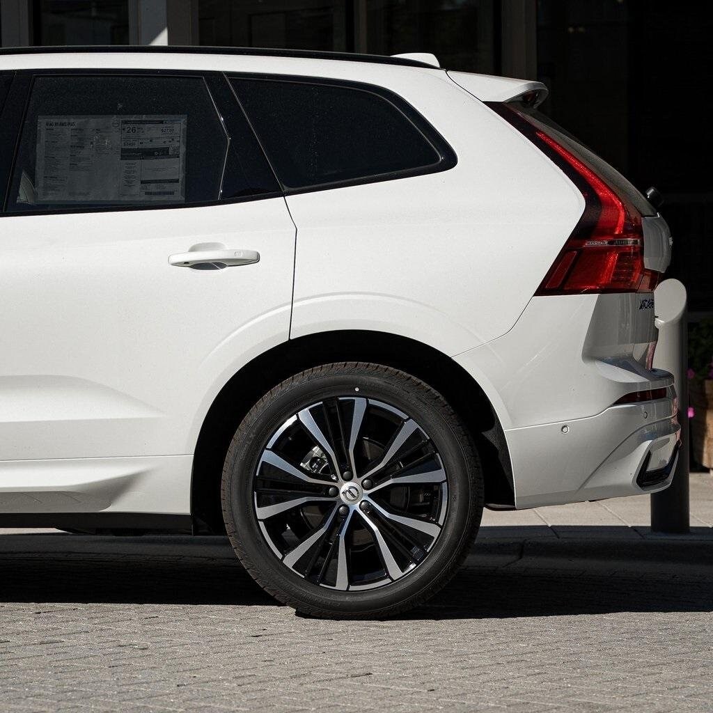 2025 Volvo XC60 B5 Plus photo 3