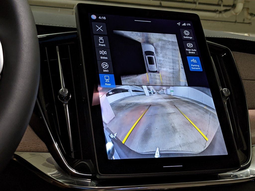 2026 Volvo XC90 Plus - Photo 17