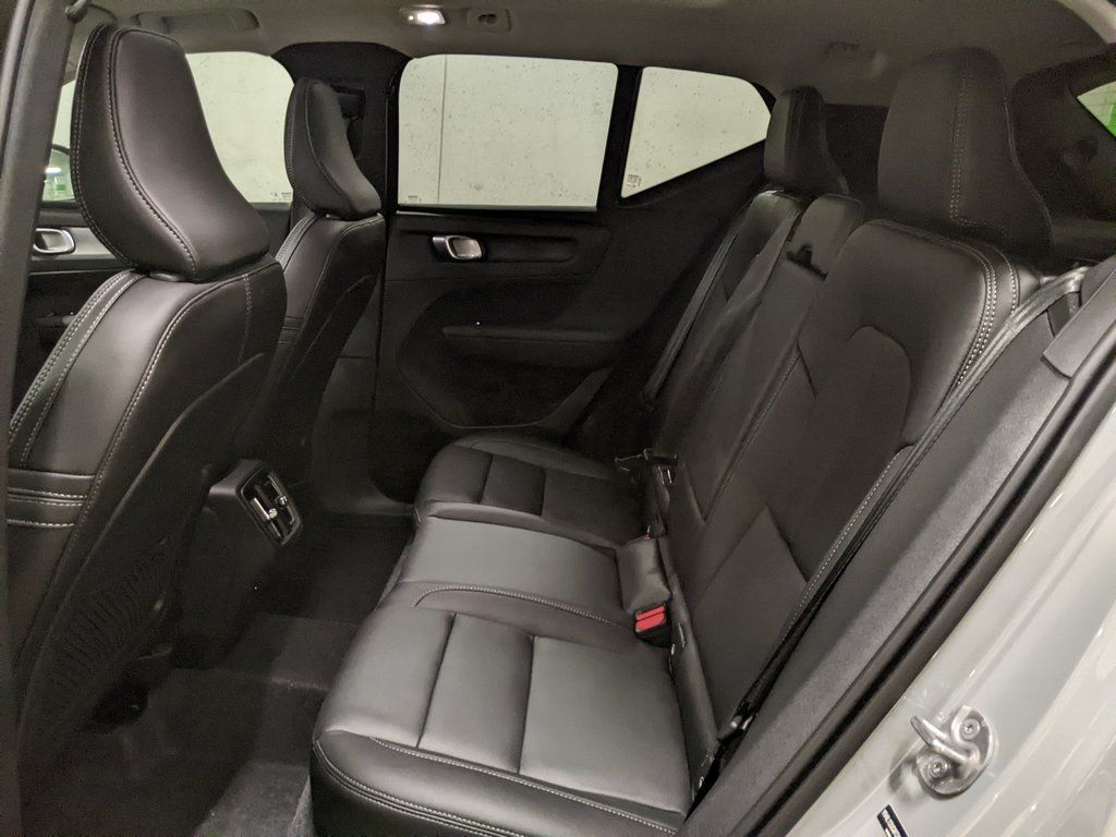 2026 Volvo XC40 Plus - Photo 23