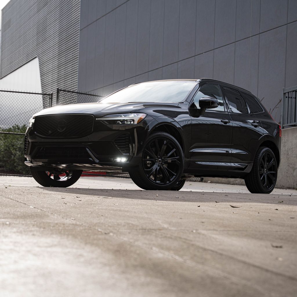 2026 Volvo XC60 B5 Ultra Black Edition Theme AWD's photo