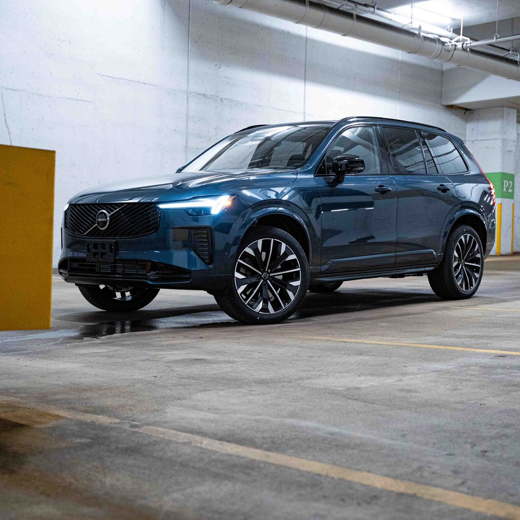 2026 Volvo XC90 T8 Recharge Ultra Dark 4WD's photo