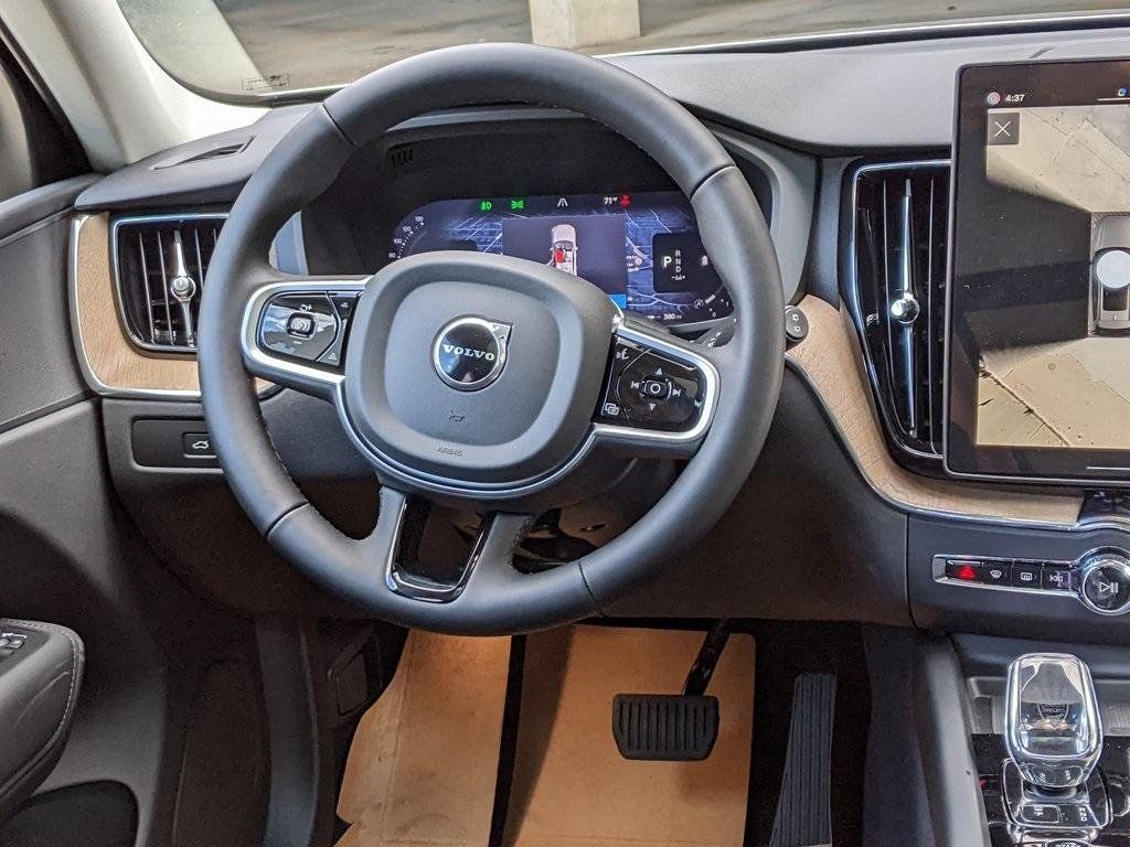 2026 Volvo XC60 Plus - Photo 14