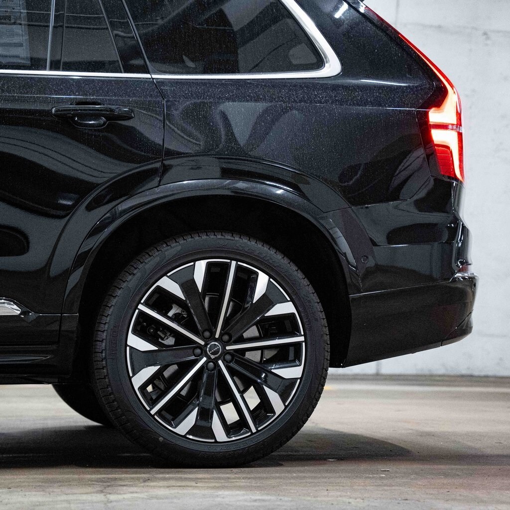 2025 Volvo XC90 photo 4