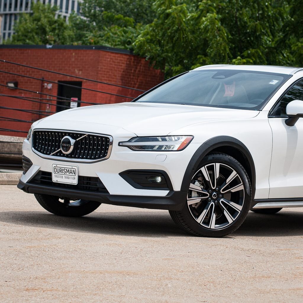 Certified 2026 Volvo V60 Cross Country B5 Ultra Wagon