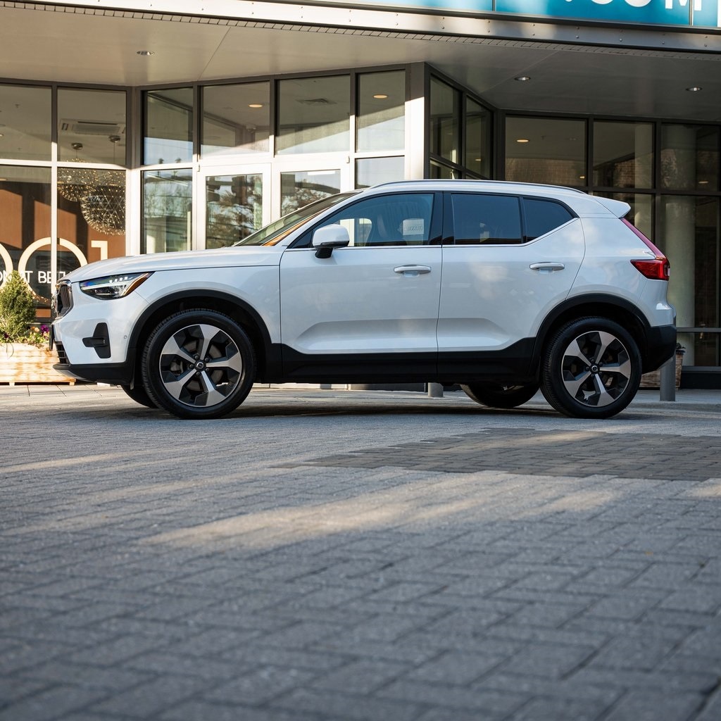 Certified 2024 Volvo XC40 B5 Plus Bright Theme SUV
