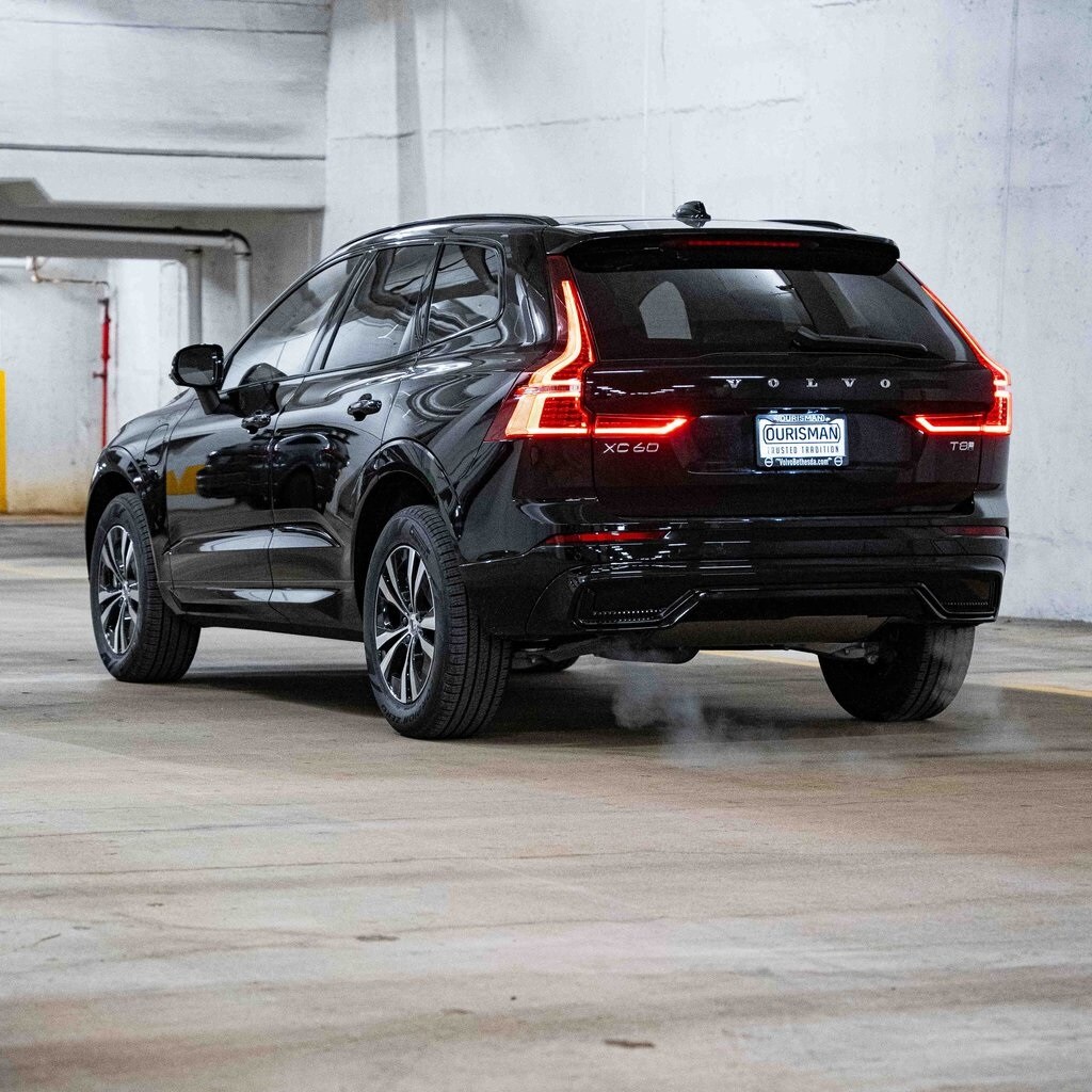 2025 Volvo XC60 T8 Core photo 4