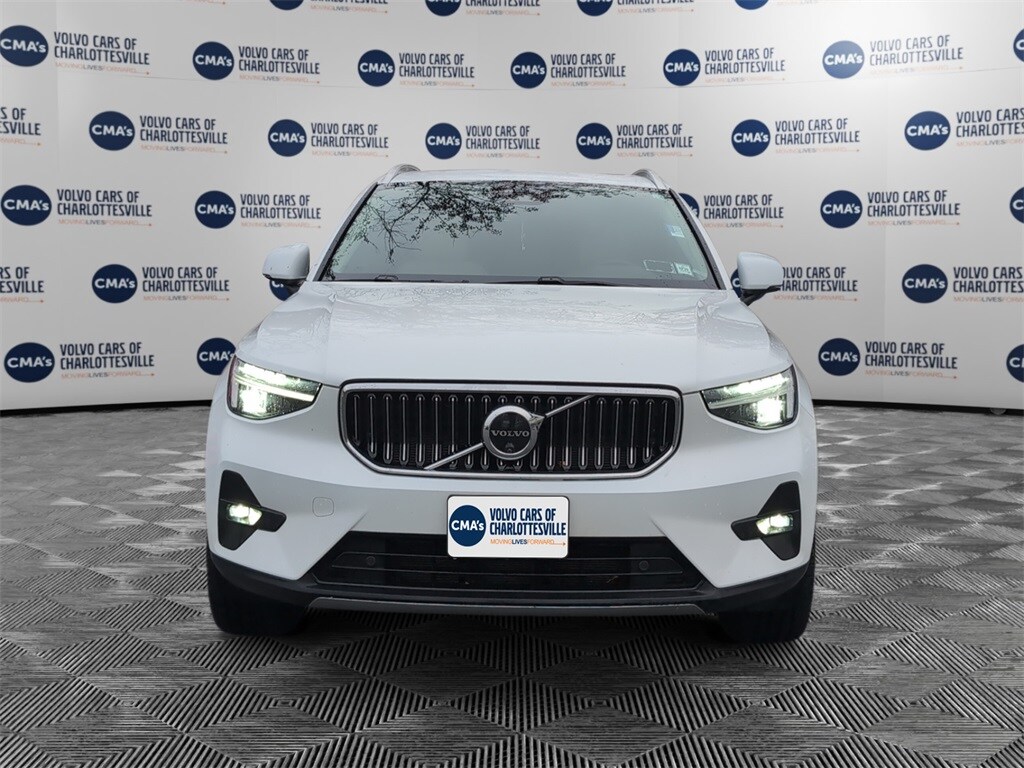 2024 Volvo XC40 Plus photo 3