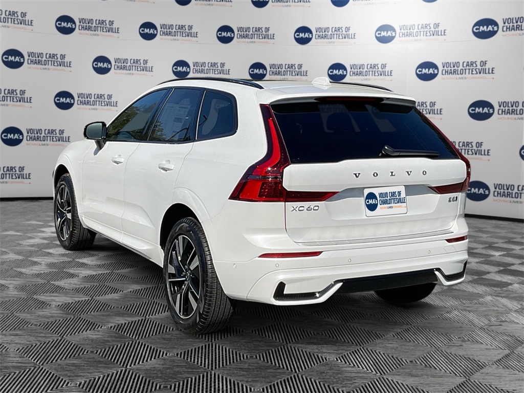 2026 Volvo XC60 B5 Plus photo 3