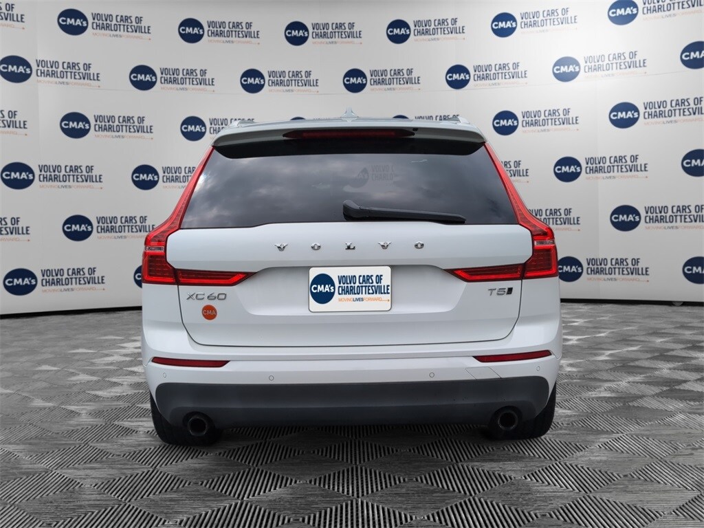 2018 Volvo XC60 T5 Momentum photo 4