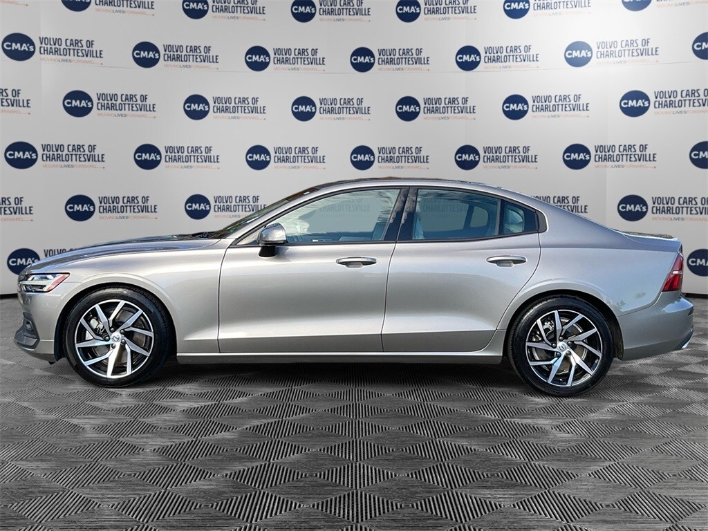 2019 Volvo S60 T6 Momentum photo 2