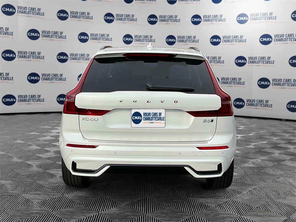 2026 Volvo XC60 B5 photo 4
