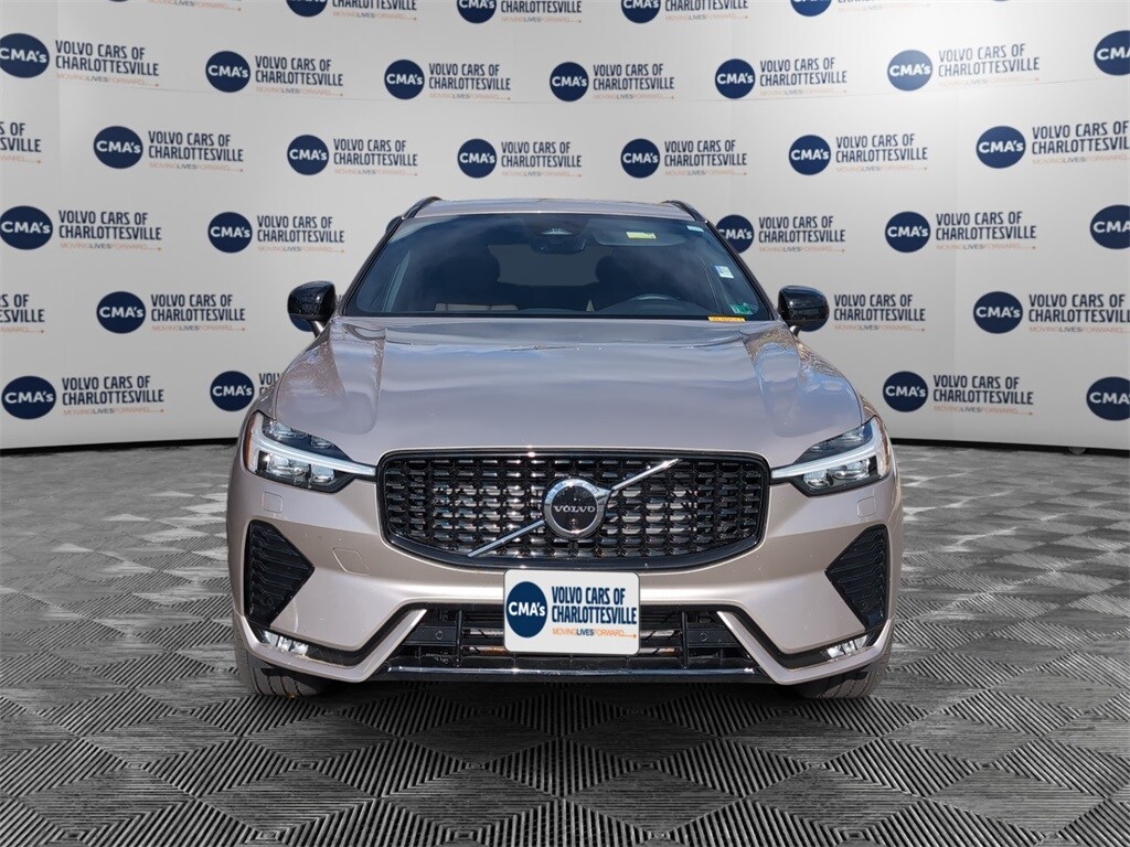 2023 Volvo XC60 B5 Plus photo 3