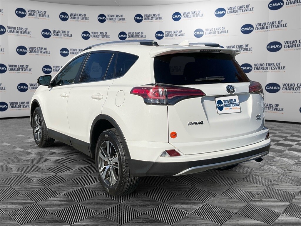 2017 Toyota RAV4 XLE photo 2