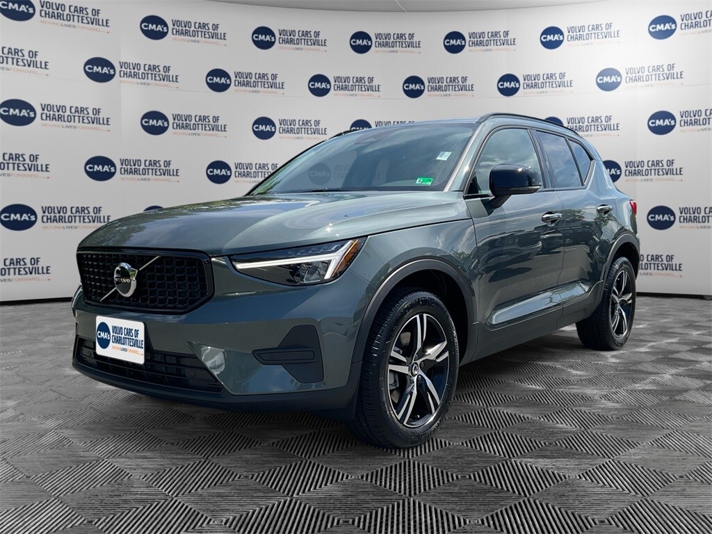 Used 2026 Volvo XC40 B5 Core SUV