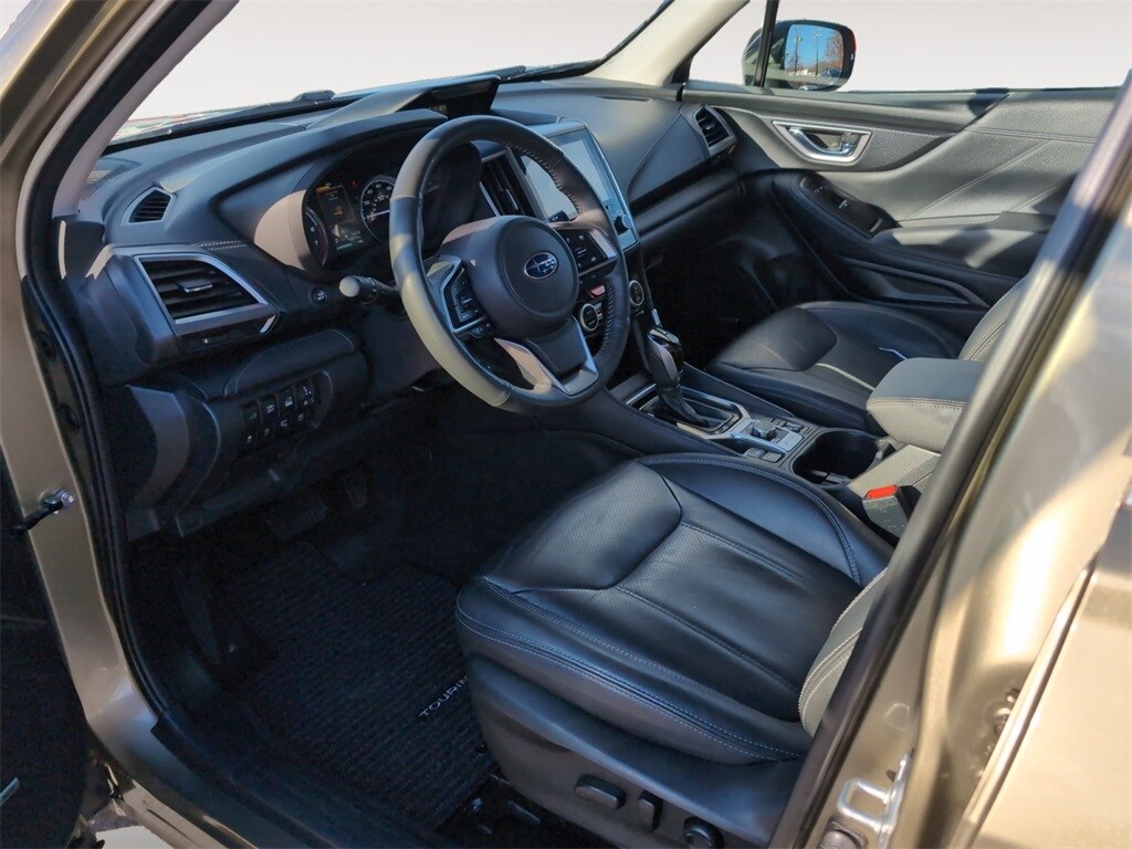 2022 Subaru Forester Touring photo 3