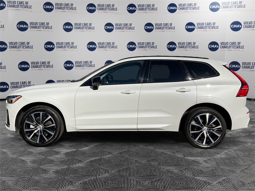 2024 Volvo XC60 B5 Plus photo 2