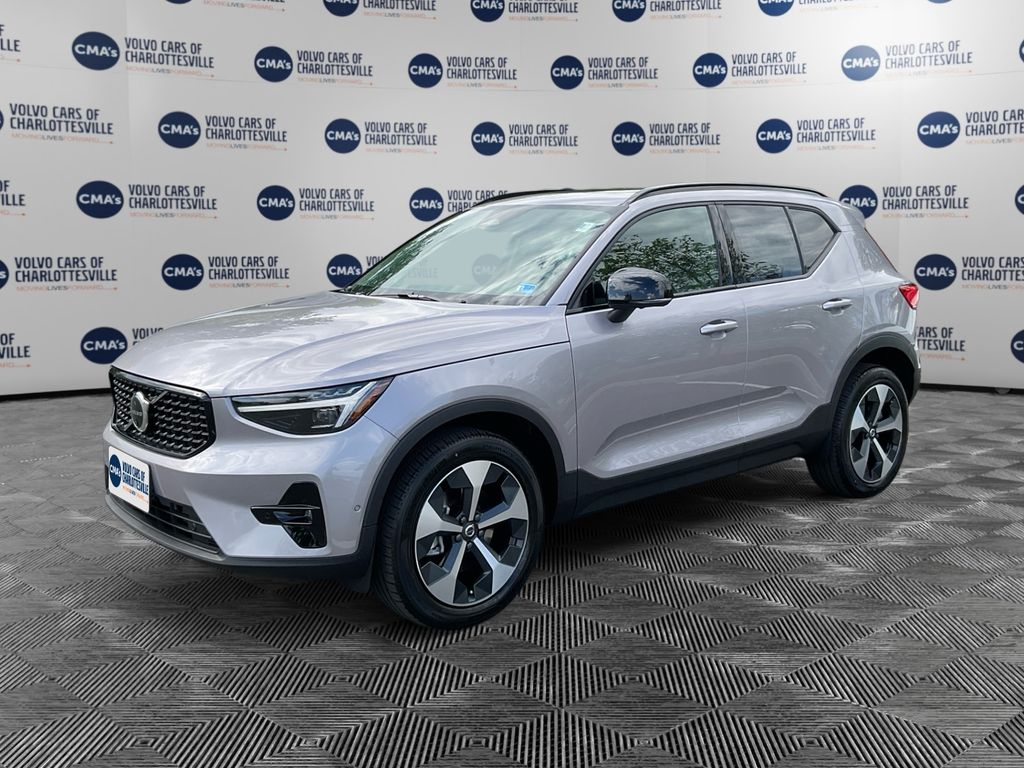 2026 Volvo XC40 B5 Plus Dark AWD's photo