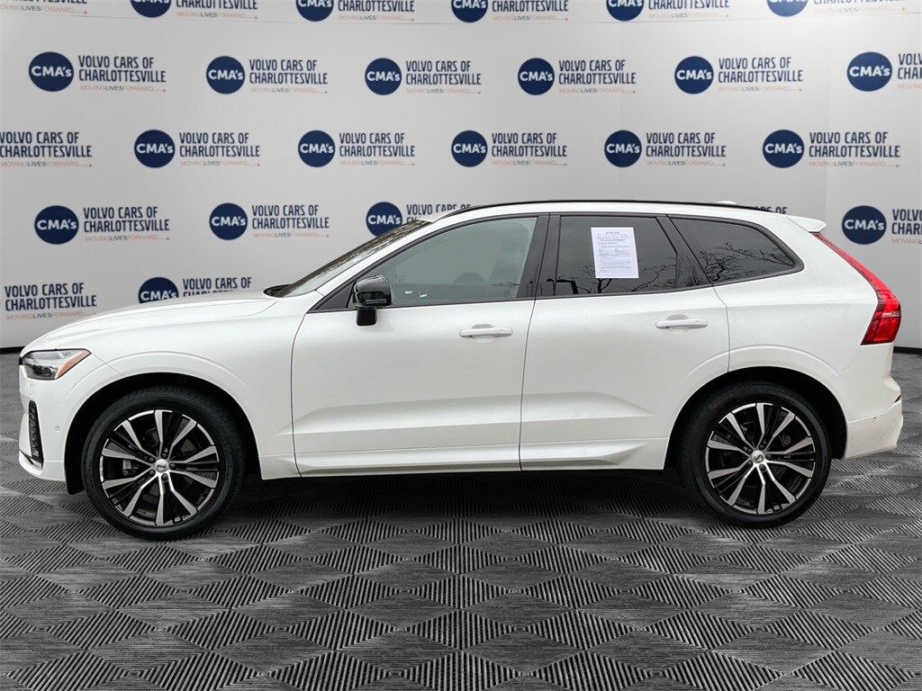 2023 Volvo XC60 B5 Plus photo 2