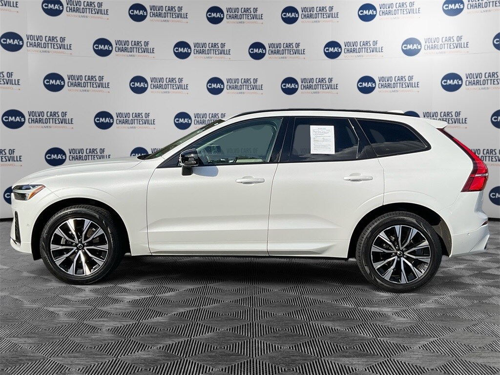2023 Volvo XC60 B5 Plus photo 2