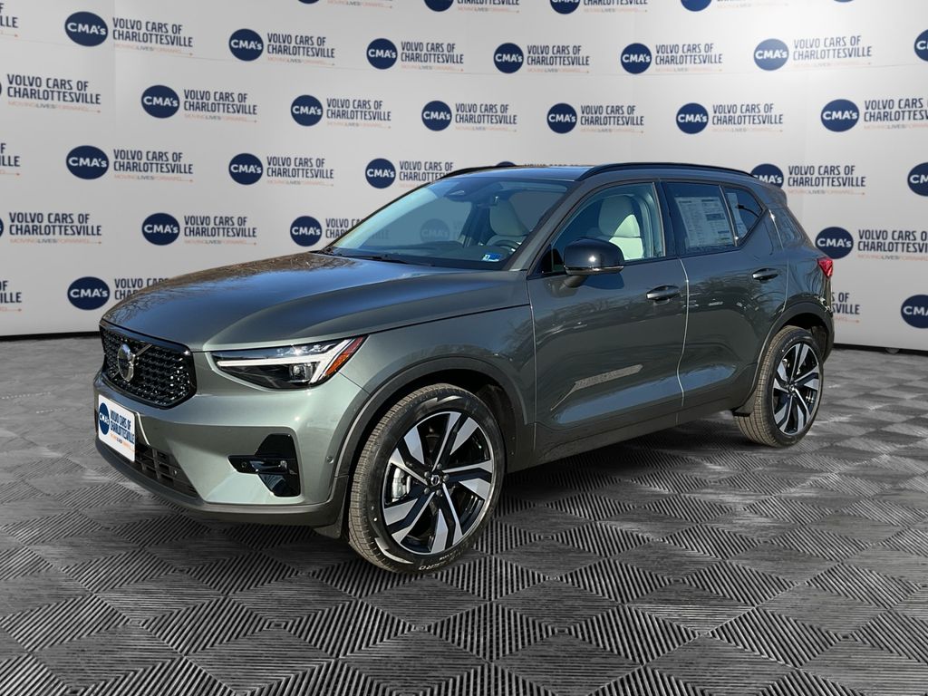 2026 Volvo XC40 B5 Ultra Dark AWD's photo