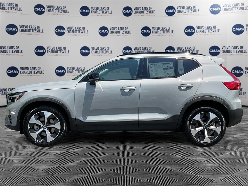2026 Volvo XC40 AWD Plus photo 2