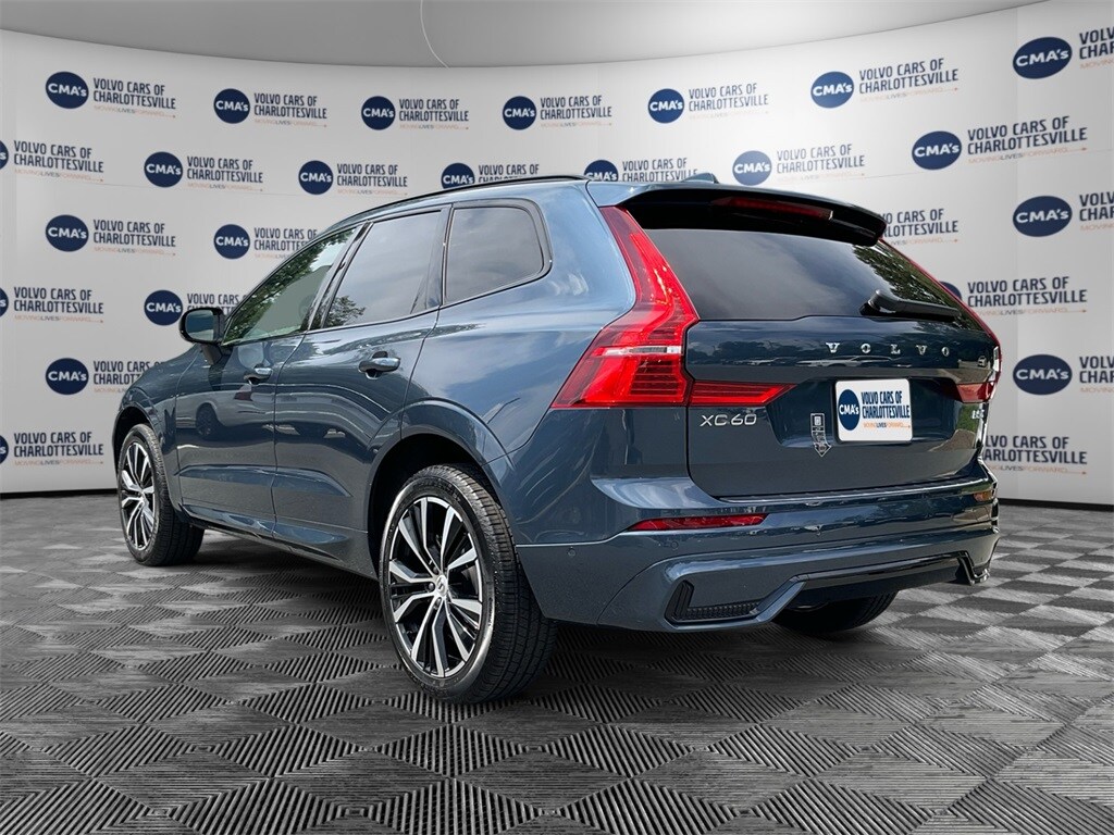 2025 Volvo XC60 B5 Plus photo 2