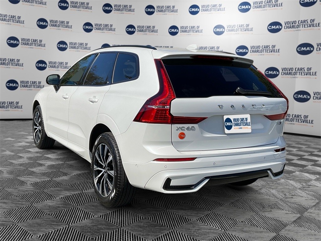 2025 Volvo XC60 B5 Plus photo 3