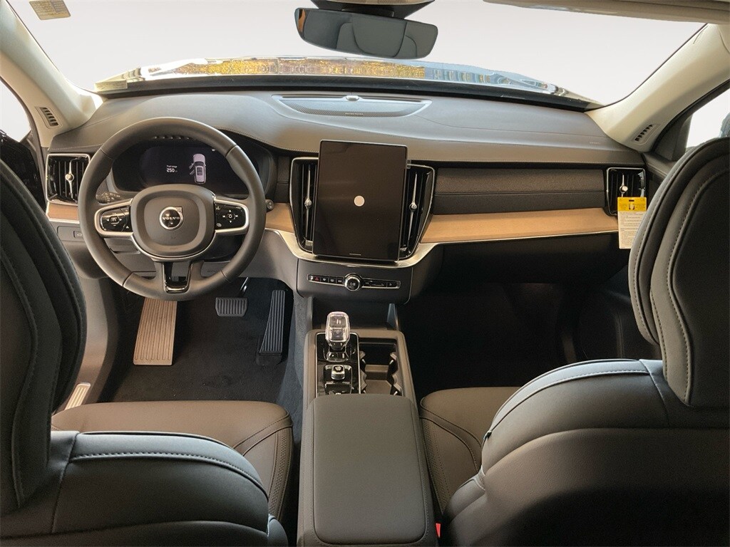 2026 Volvo XC90 AWD Plus photo 4