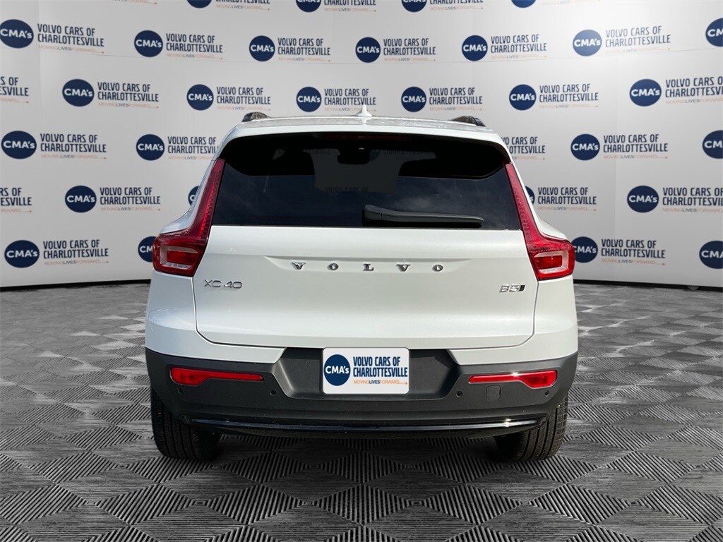 New 2026 Volvo XC40 B5 Ultra SUV