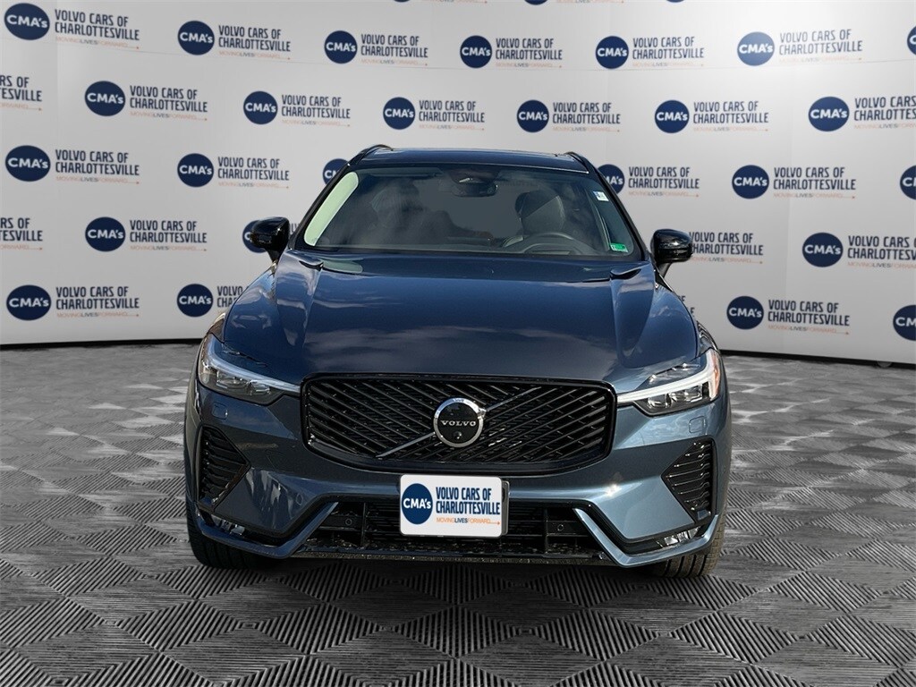 2026 Volvo XC60 B5 photo 3