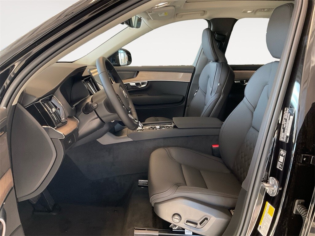 2026 Volvo XC90 AWD Plus photo 3