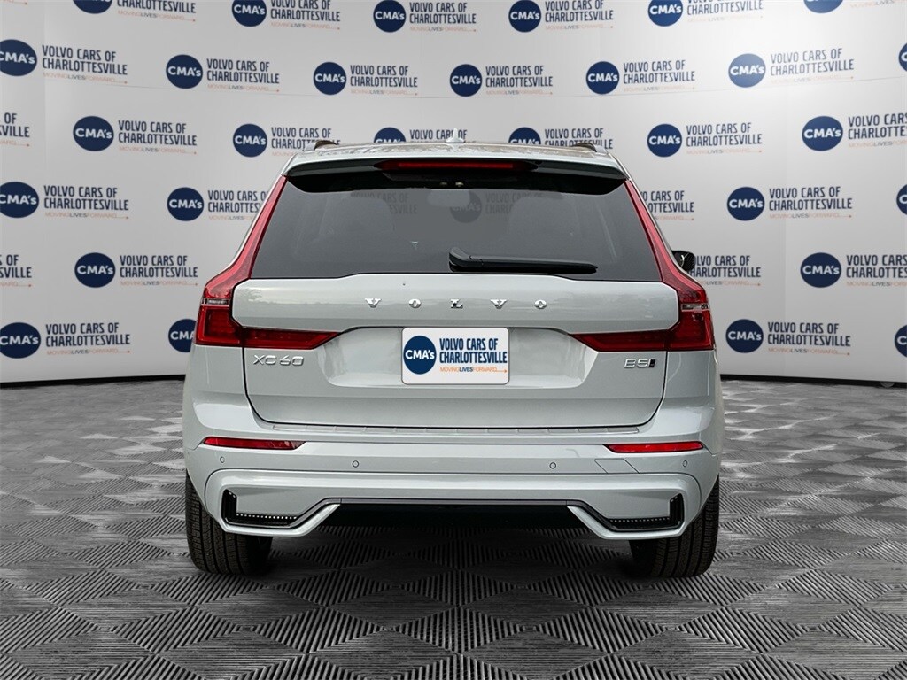 2026 Volvo XC60 B5 photo 4