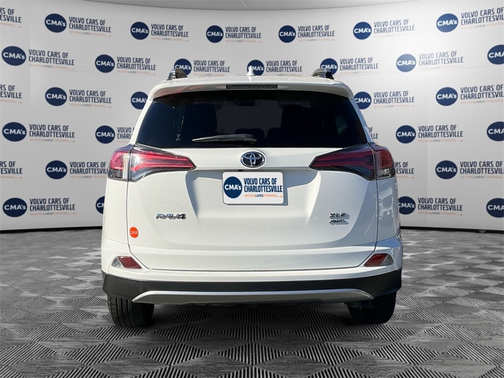 2017 Toyota RAV4 XLE photo 3