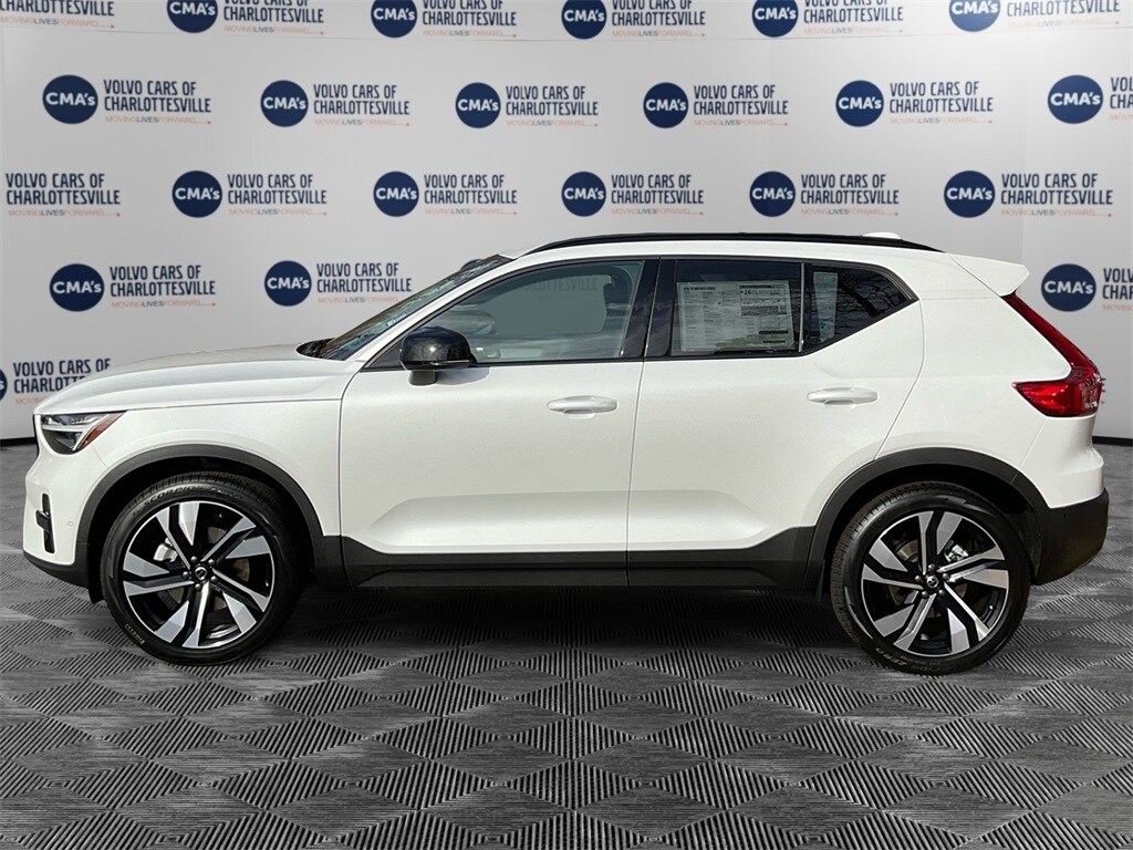 New 2026 Volvo XC40 B5 Ultra SUV