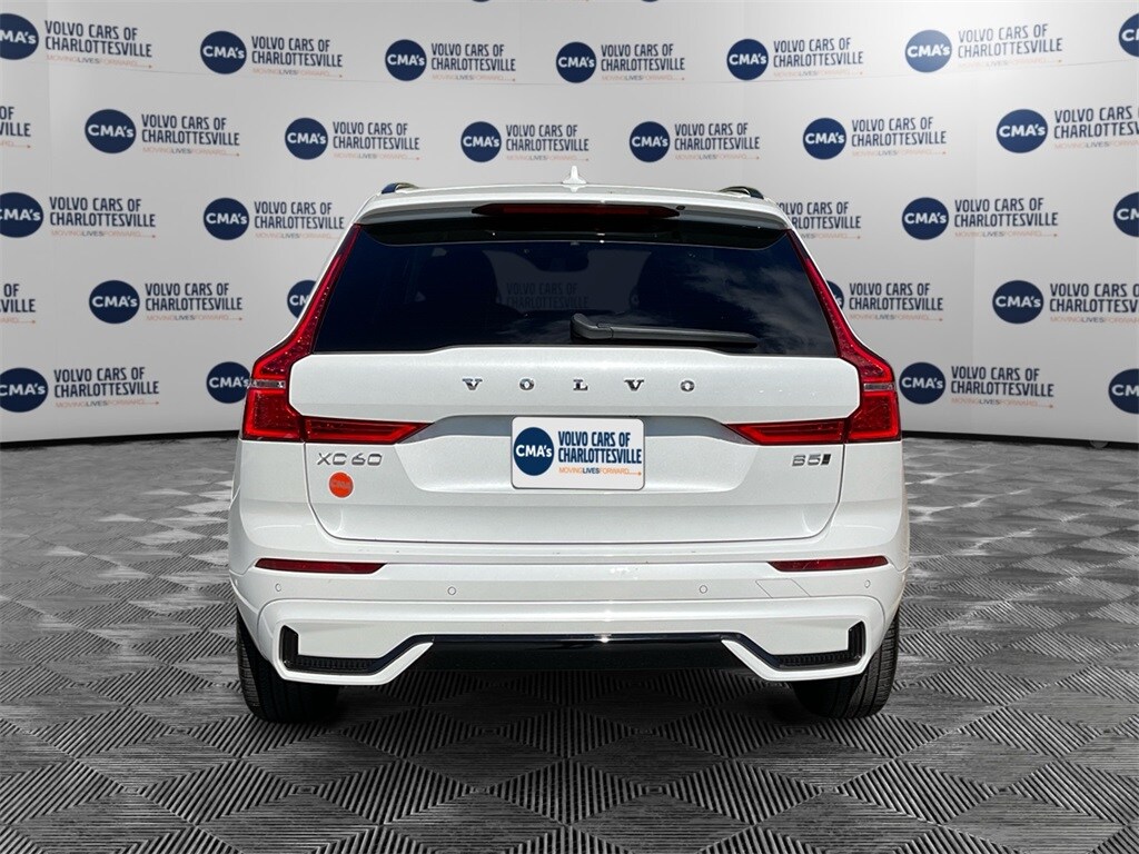 2025 Volvo XC60 B5 Plus photo 4