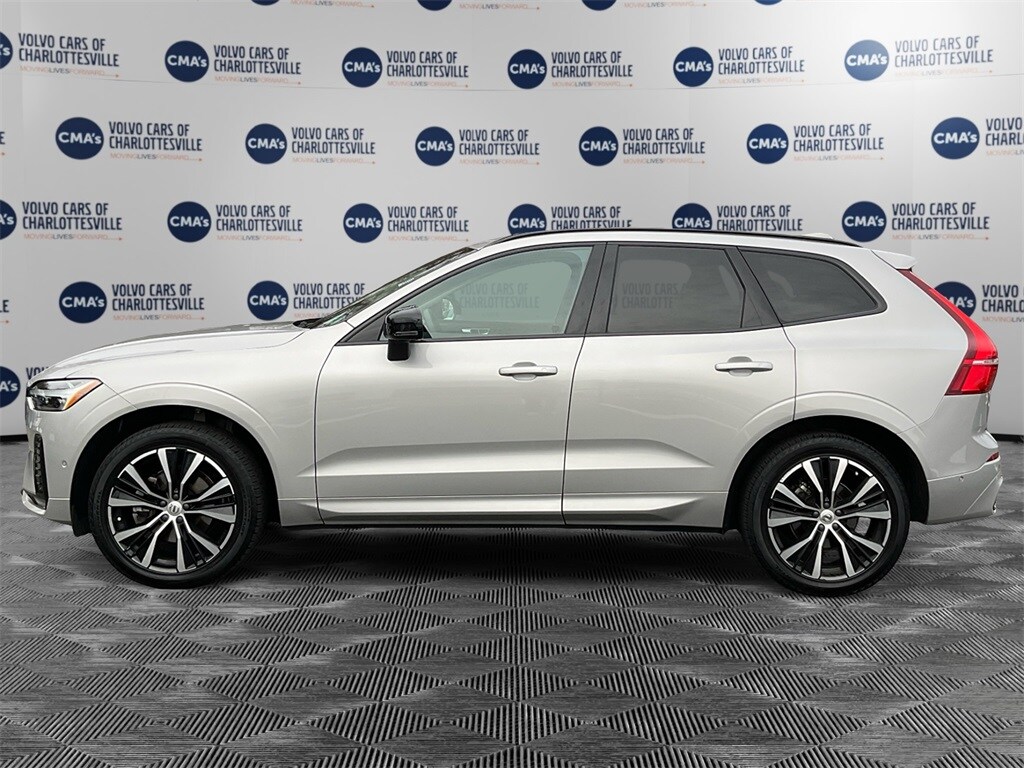 2023 Volvo XC60 B5 Plus photo 2