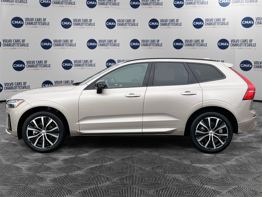 2023 Volvo XC60 B5 Plus photo 2