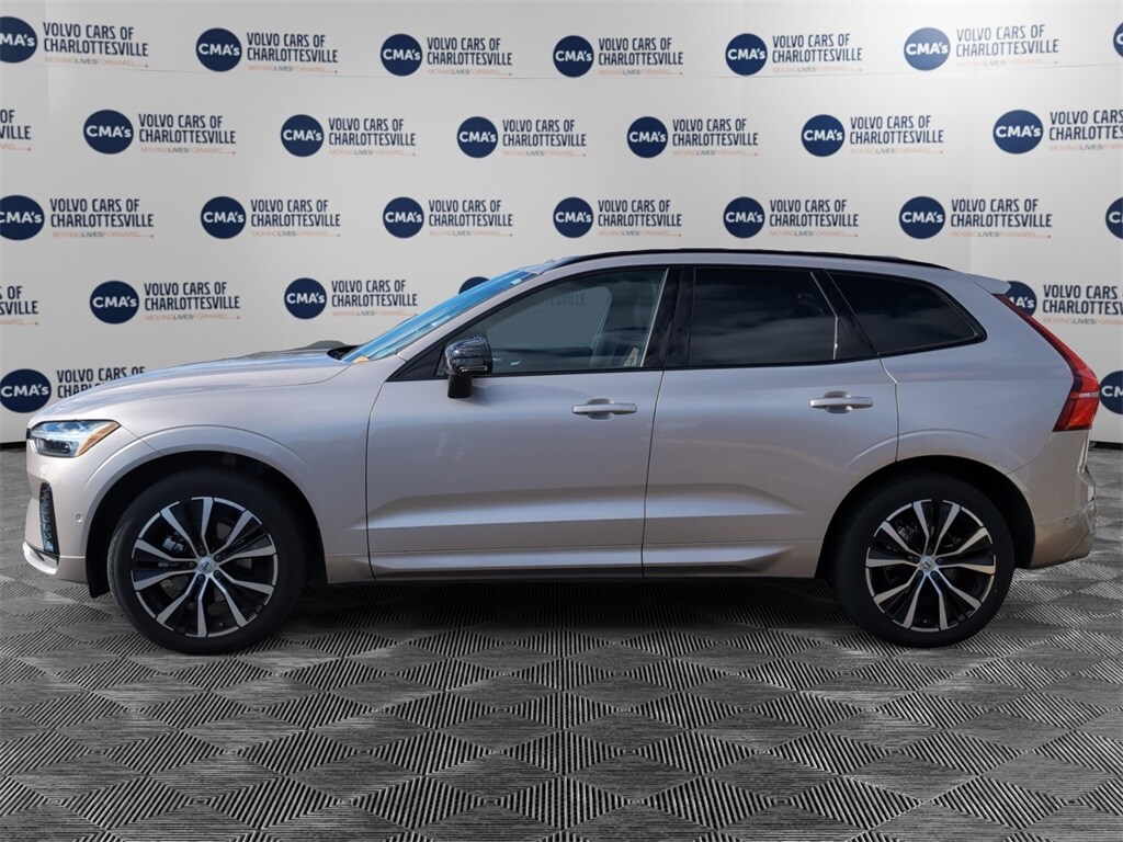 2023 Volvo XC60 B5 Plus photo 2