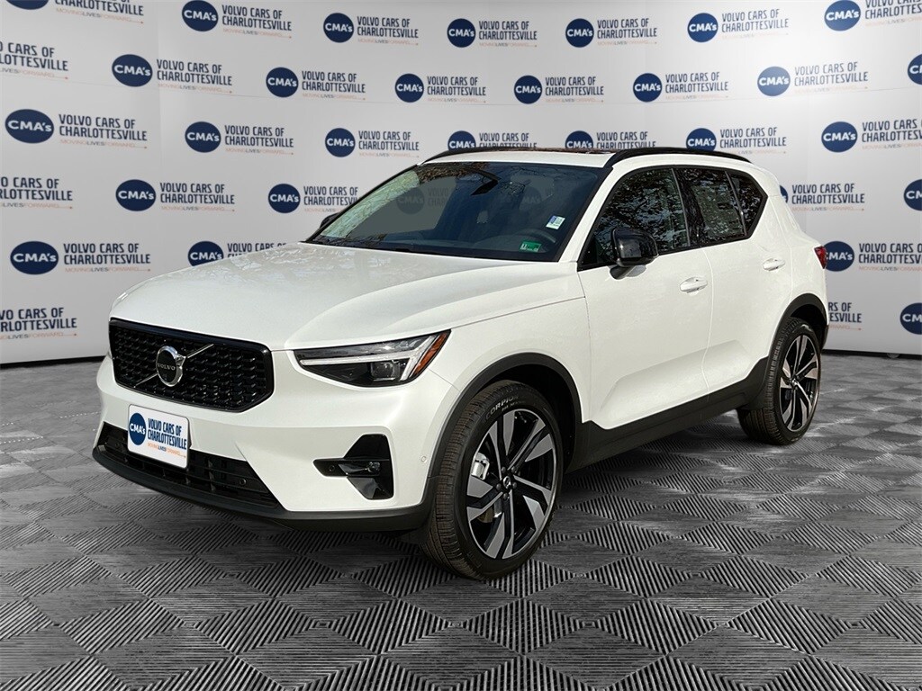 New 2026 Volvo XC40 B5 Ultra SUV