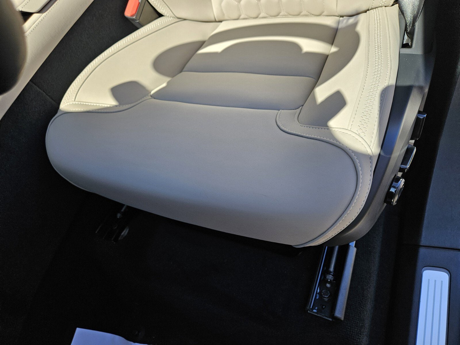 2026 Volvo XC90 Plus - Photo 8