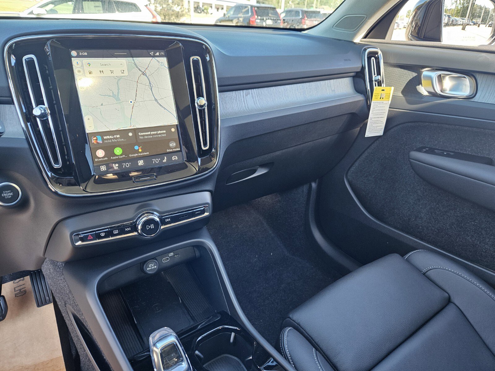 2026 Volvo XC40 Plus - Photo 12
