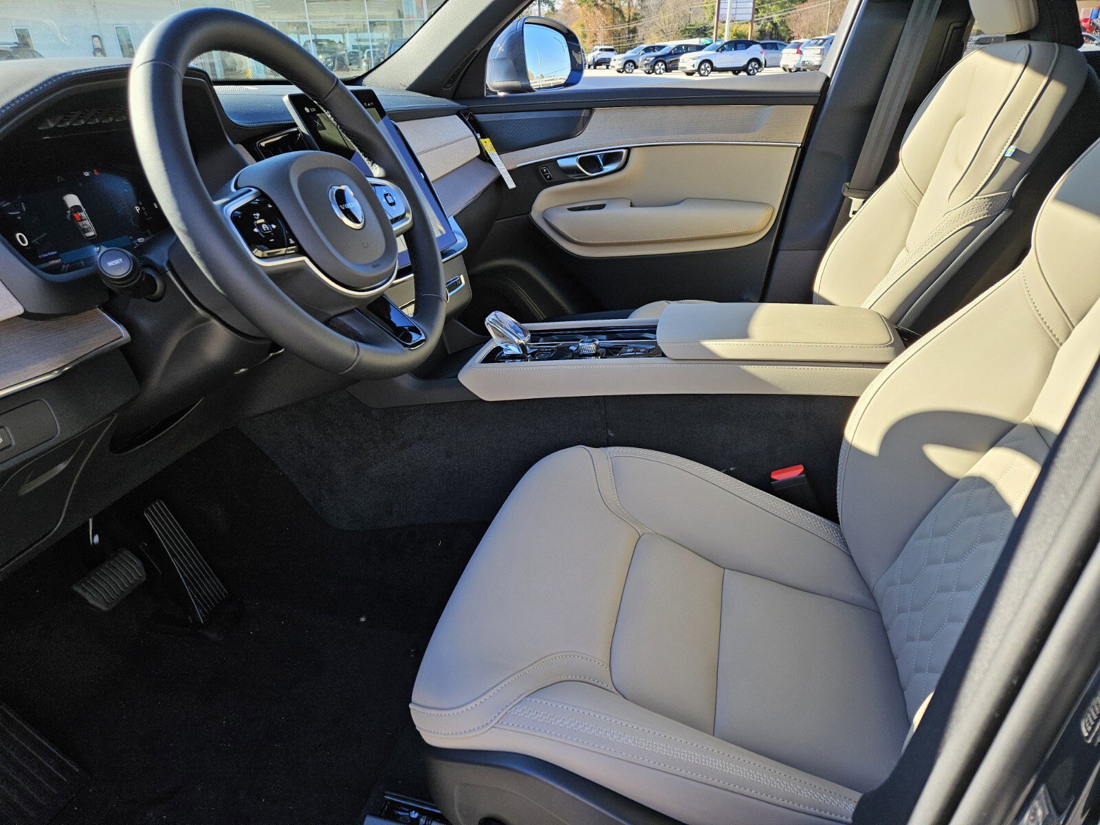 2026 Volvo XC90 Plus - Photo 7