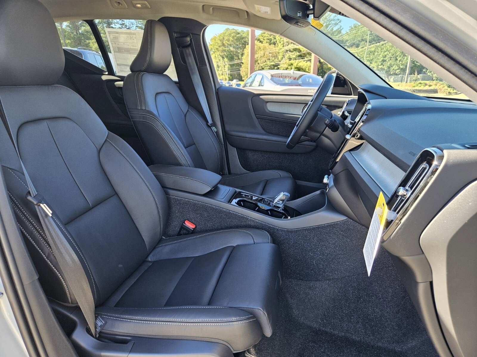 2026 Volvo XC40 Plus - Photo 11