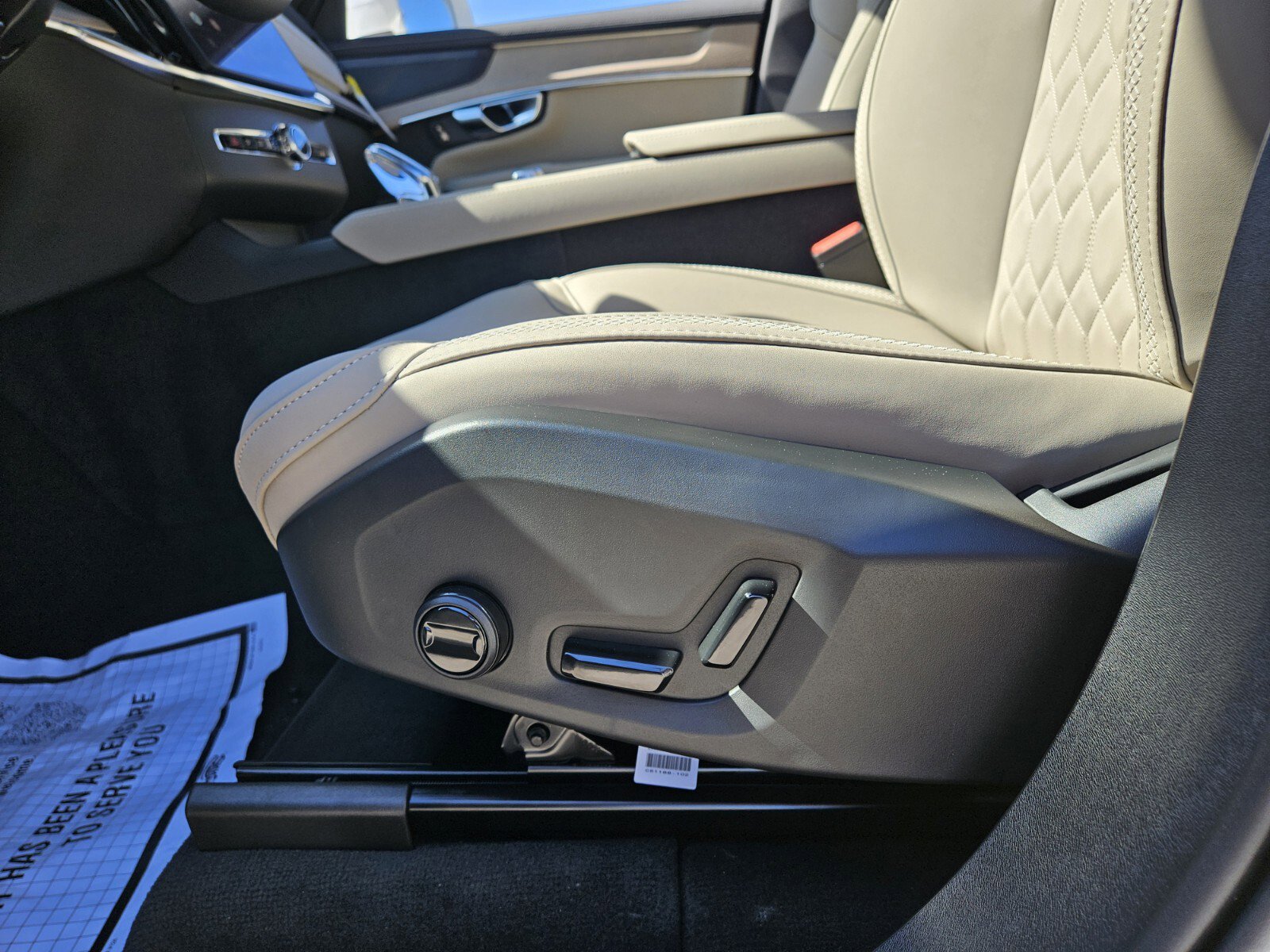 2026 Volvo XC90 Plus - Photo 7