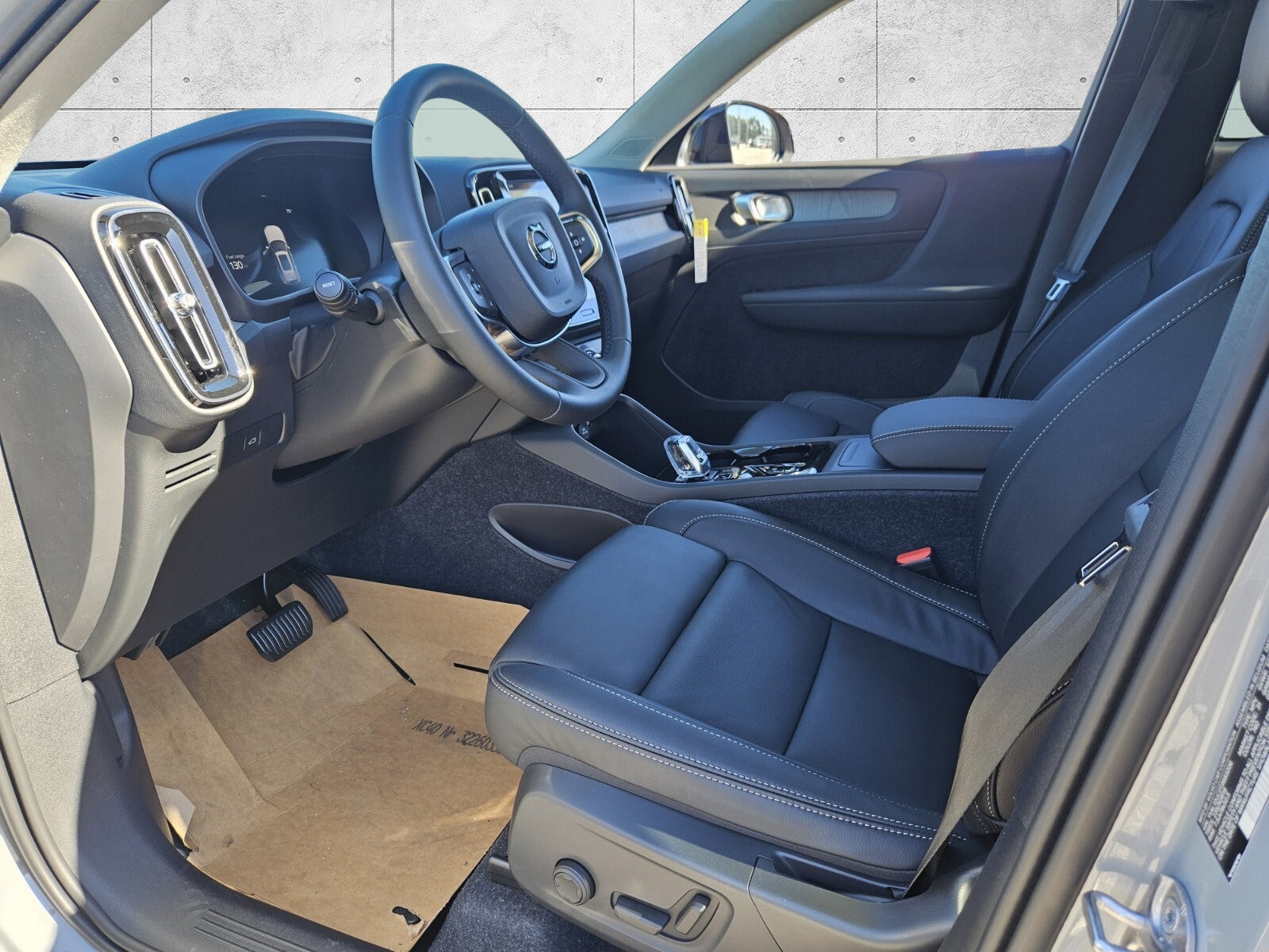 2026 Volvo XC40 Plus - Photo 6