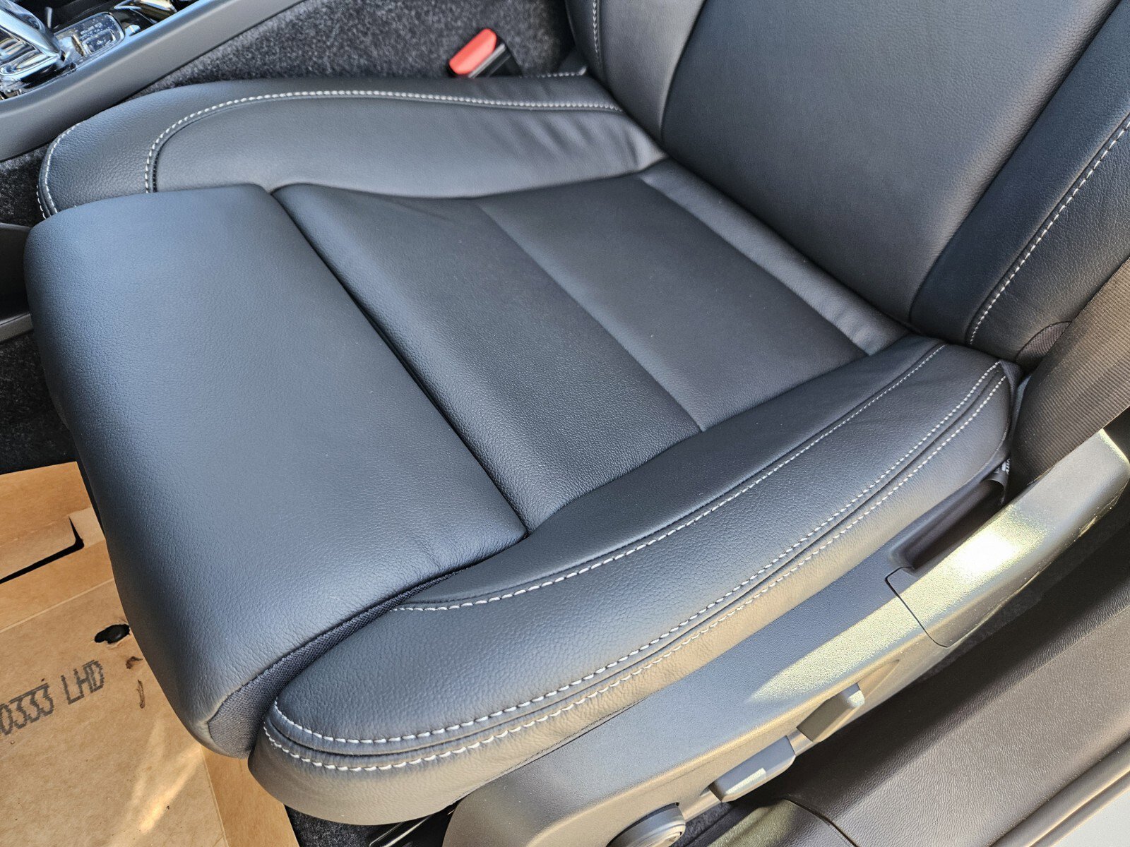 2026 Volvo XC40 Plus - Photo 7