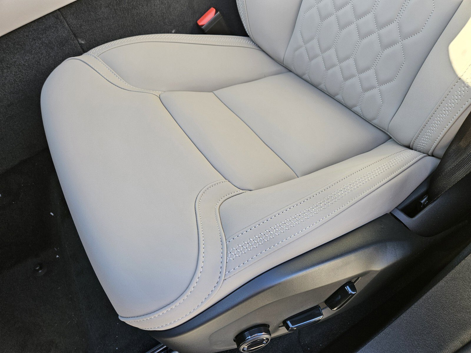 2026 Volvo XC90 Plus - Photo 8
