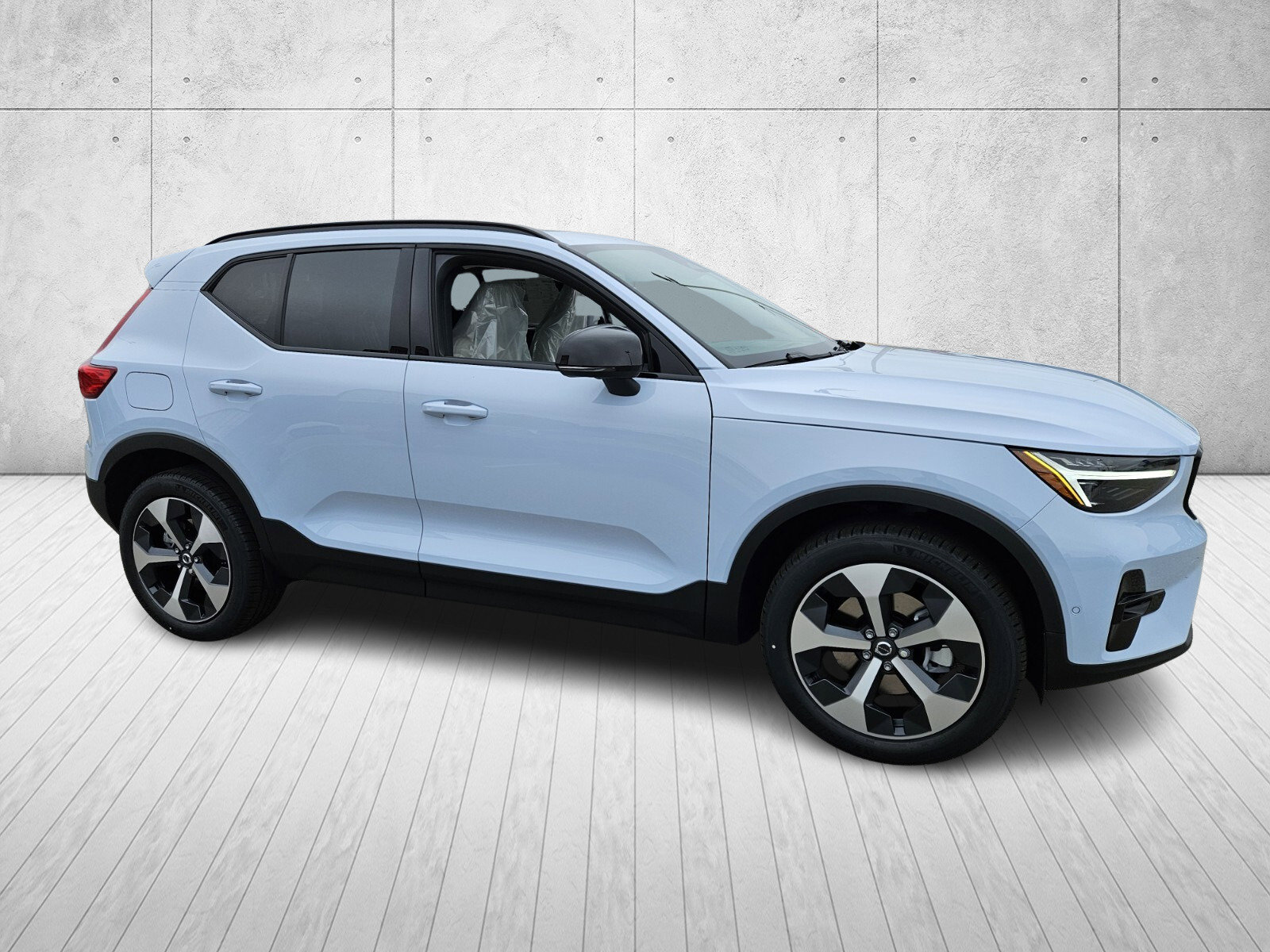 2026 Volvo XC40 Plus's photo