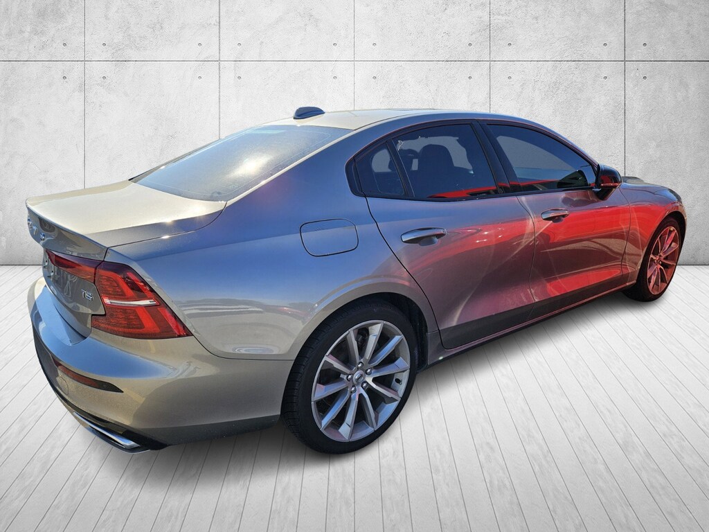 Used 2021 Volvo S60 Momentum T5 FWD Momentum
