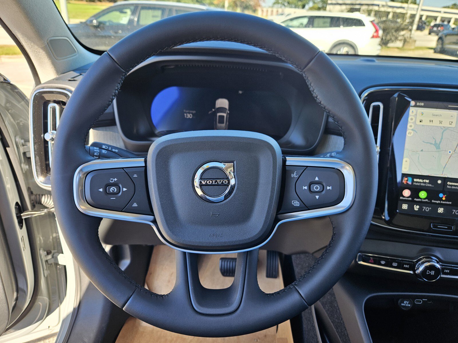2026 Volvo XC40 Plus - Photo 13